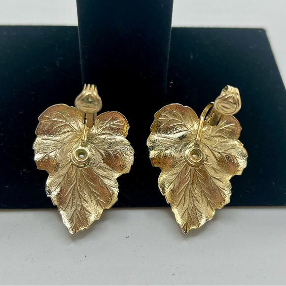 Sarah Coventry Vintage Gold Leaf Clip On Earrings. - Picture 4 of 8